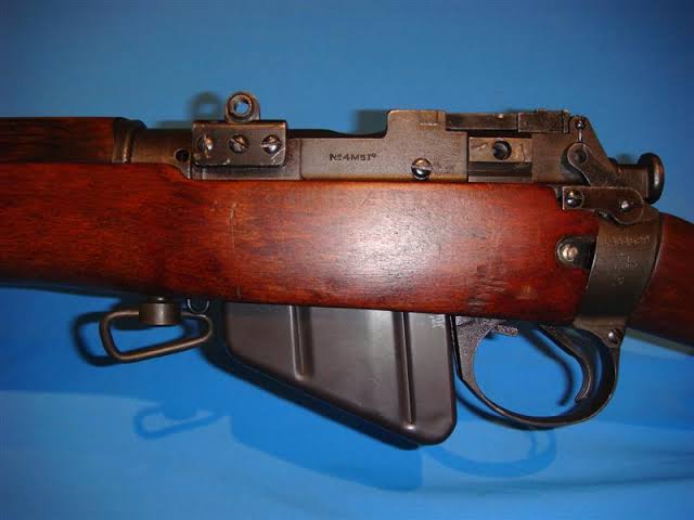 Enfield 4 Mk1, The Lee Enfield No4 Mk1 was the standard issue rifle for the  Commonwealth during the Second world war and is basically a No1 Mk3  modernized for easier ….