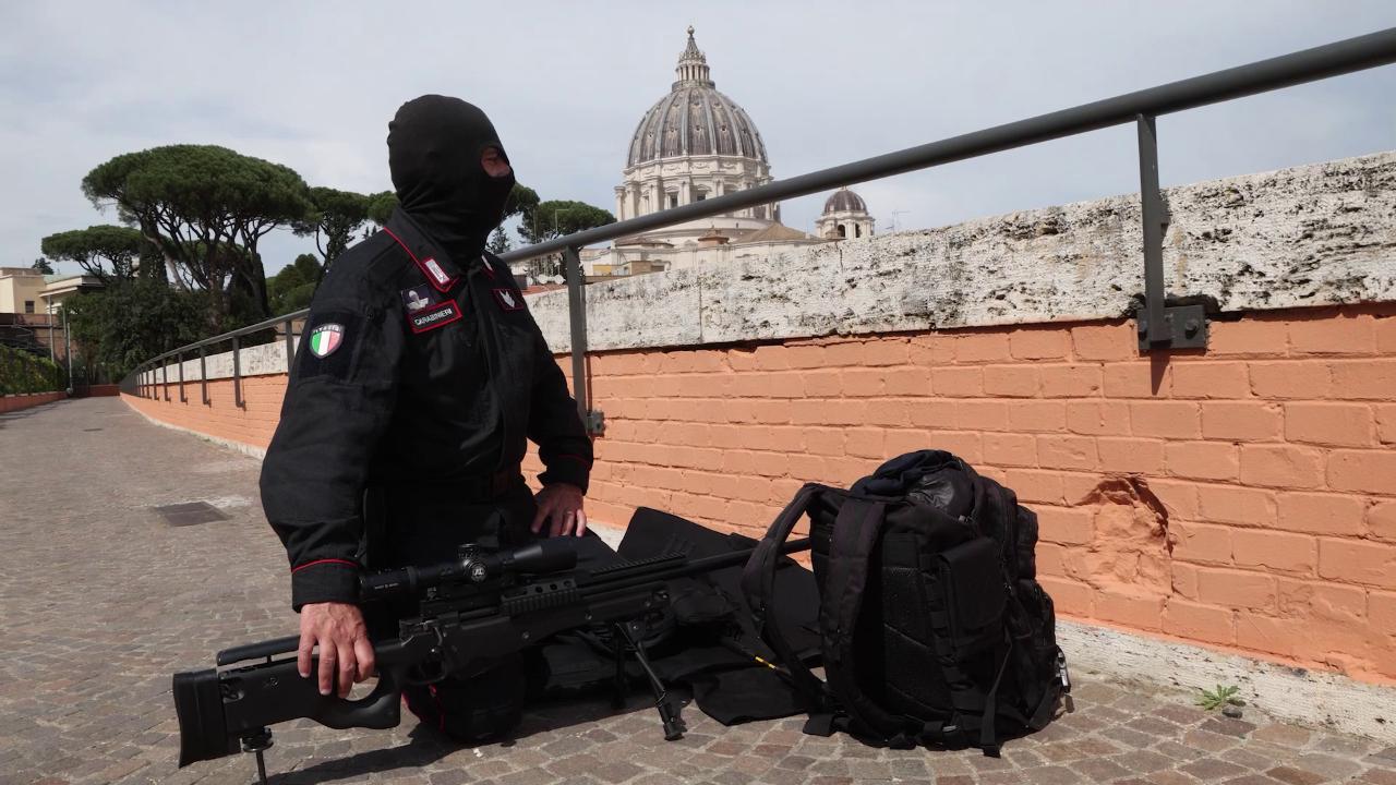1103031-thumb-full-720-arma_dei_carabinieri_per_funeral.jpg