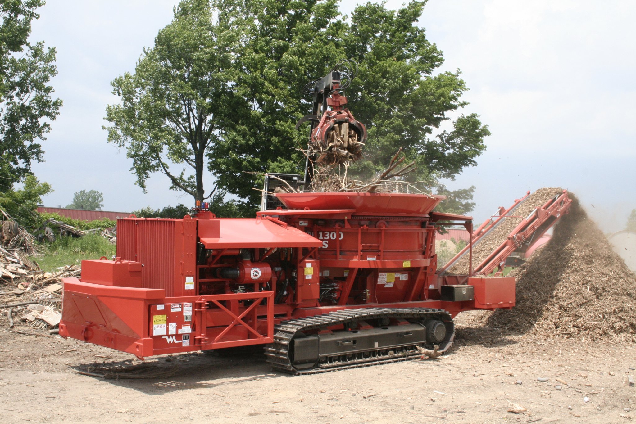 1300B-Track-Tub-Grinder-1.jpg