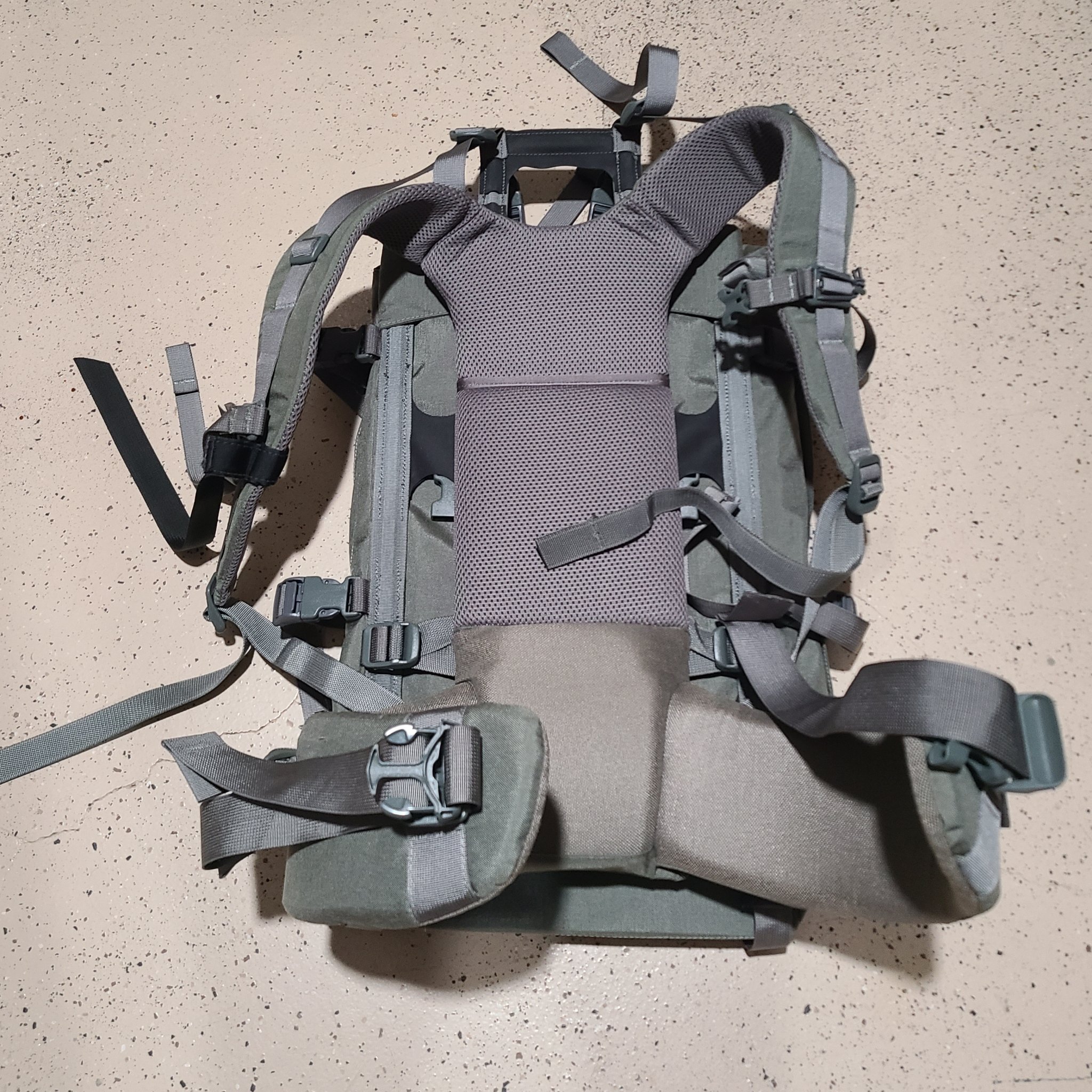 Mystery ranch outlet cabinet backpack