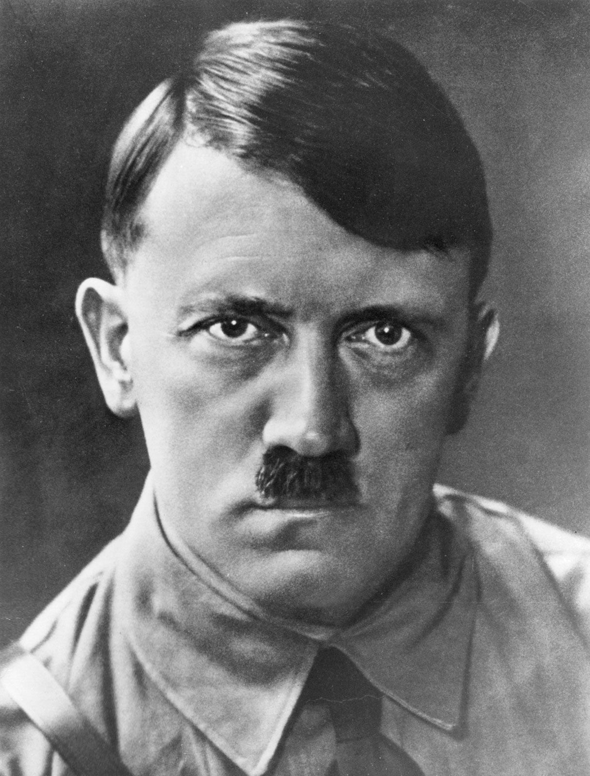 Adolf-Hitler-1933.jpg