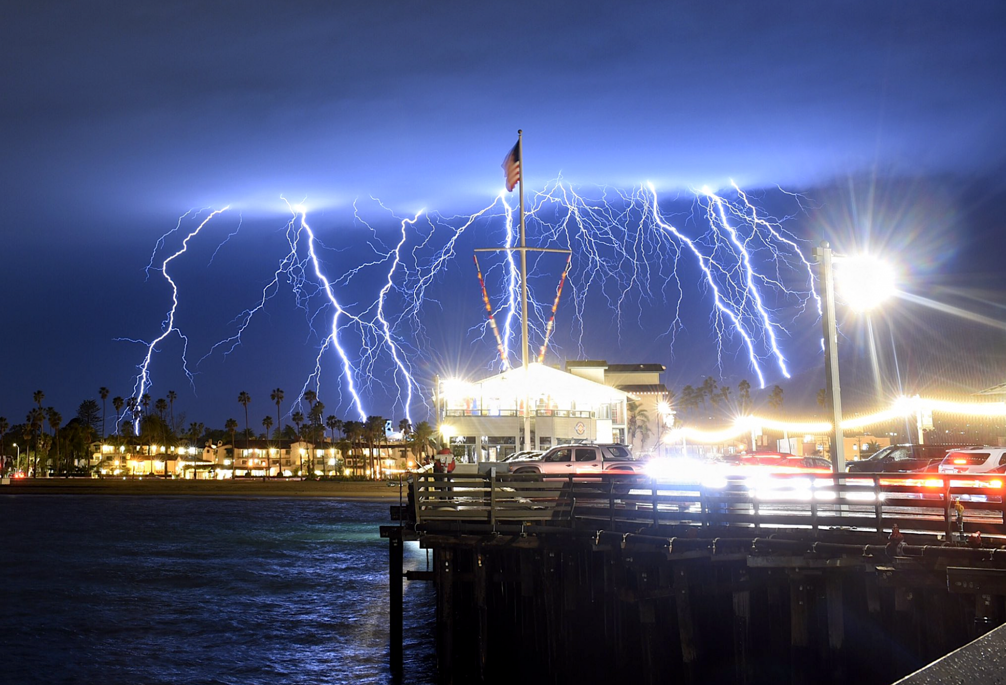 anomalous-lightning-storm-southern-california.png