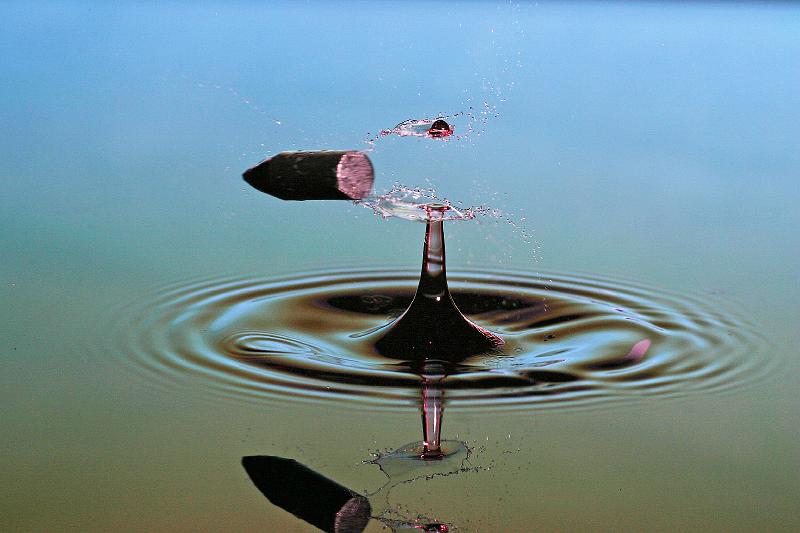 Bullet-Slicing-Water-Drop-2.jpg