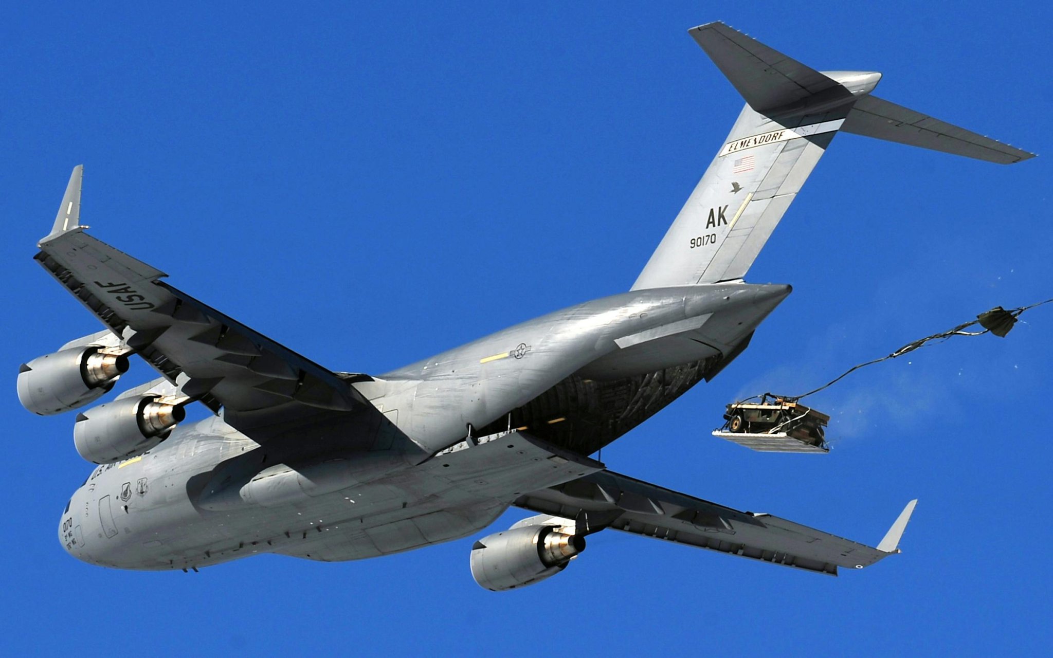 cargo-jet-c-17-airdrop-humvee-70347.jpeg