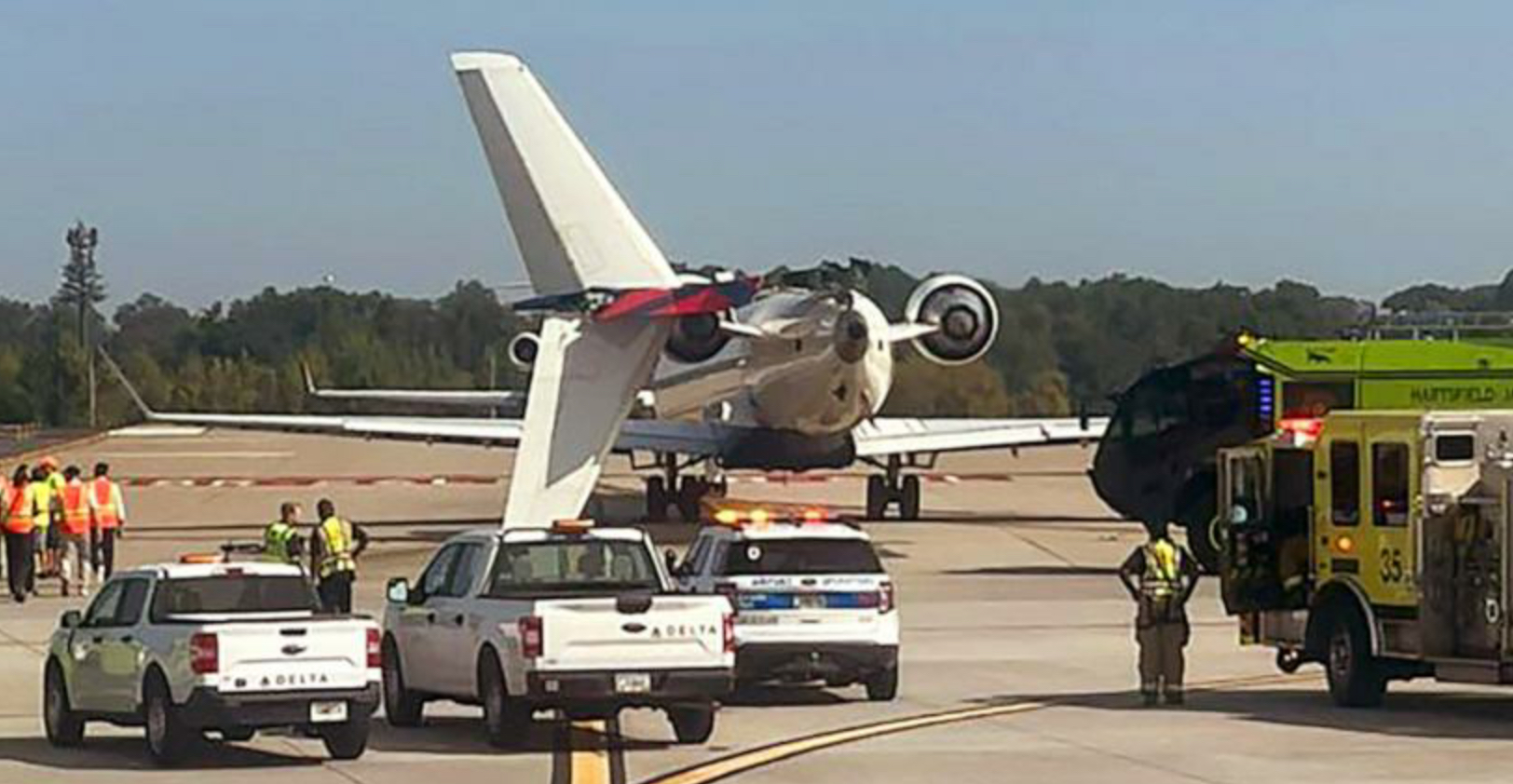 DAL removes tail of aircraft while taxiing!  The Bastard Line.jpeg