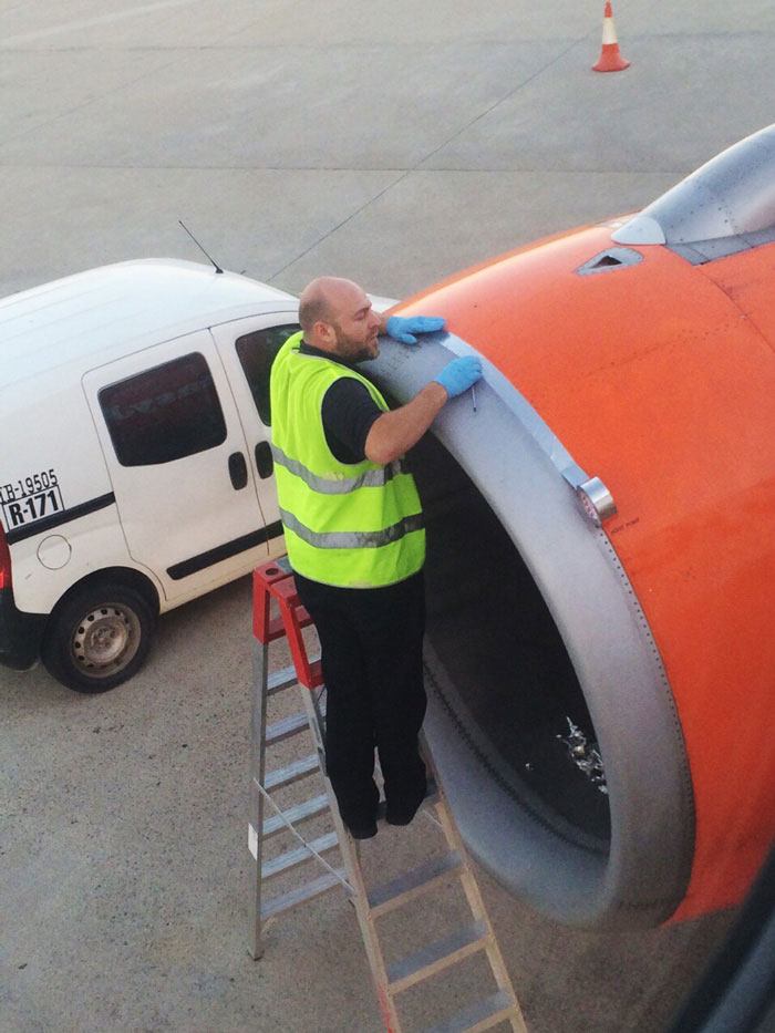 easyjet-airplane-speed-tape-600mph-adam-wood-tweet-2.jpg