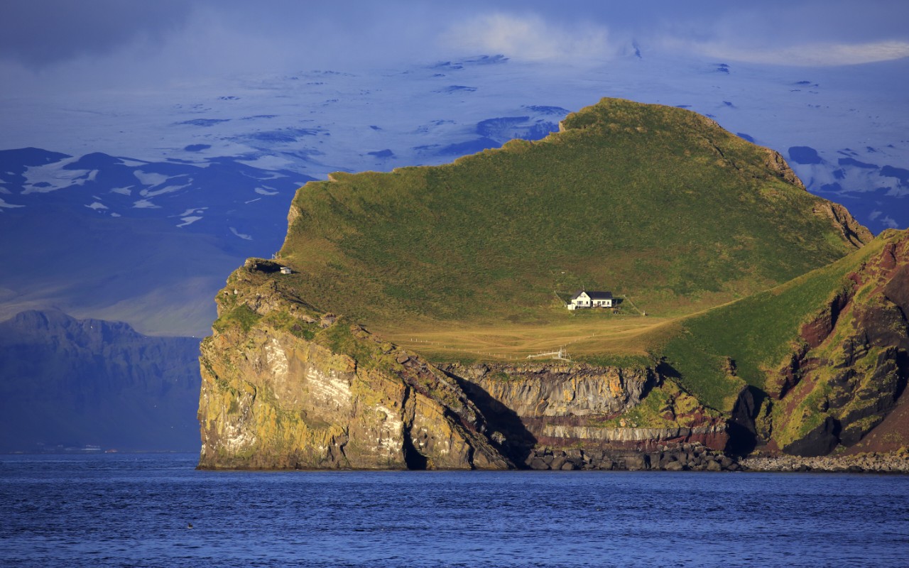 ellidaey-island-worlds-isolated-house-625837951_9ab912~01.jpg