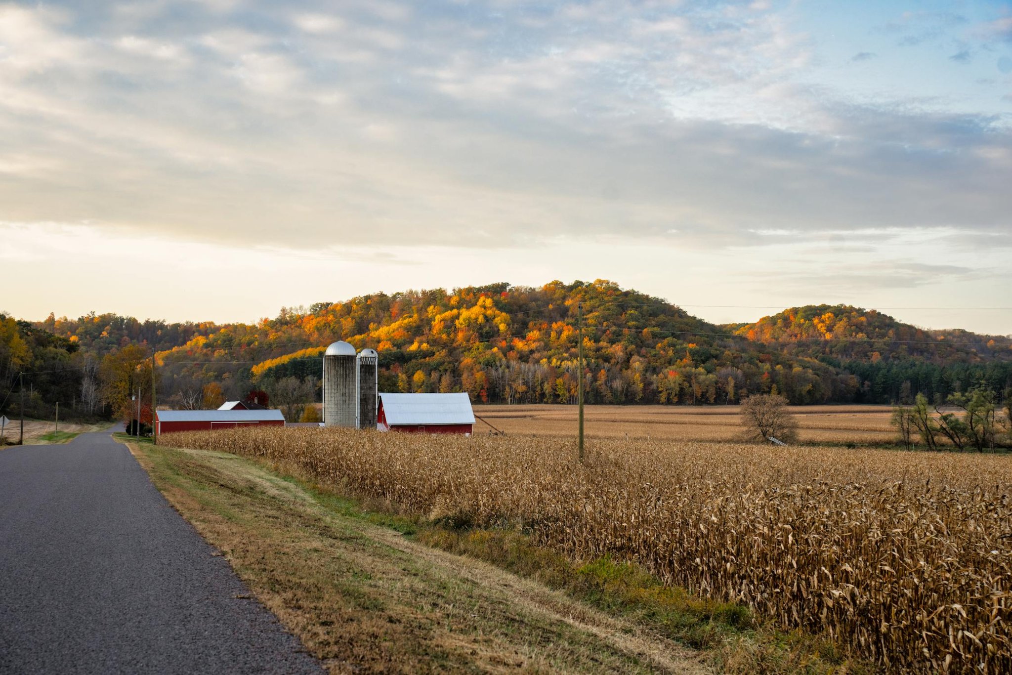 free-photo-of-scenic-autumn-farm-landscape-in-wisconsin.jpeg