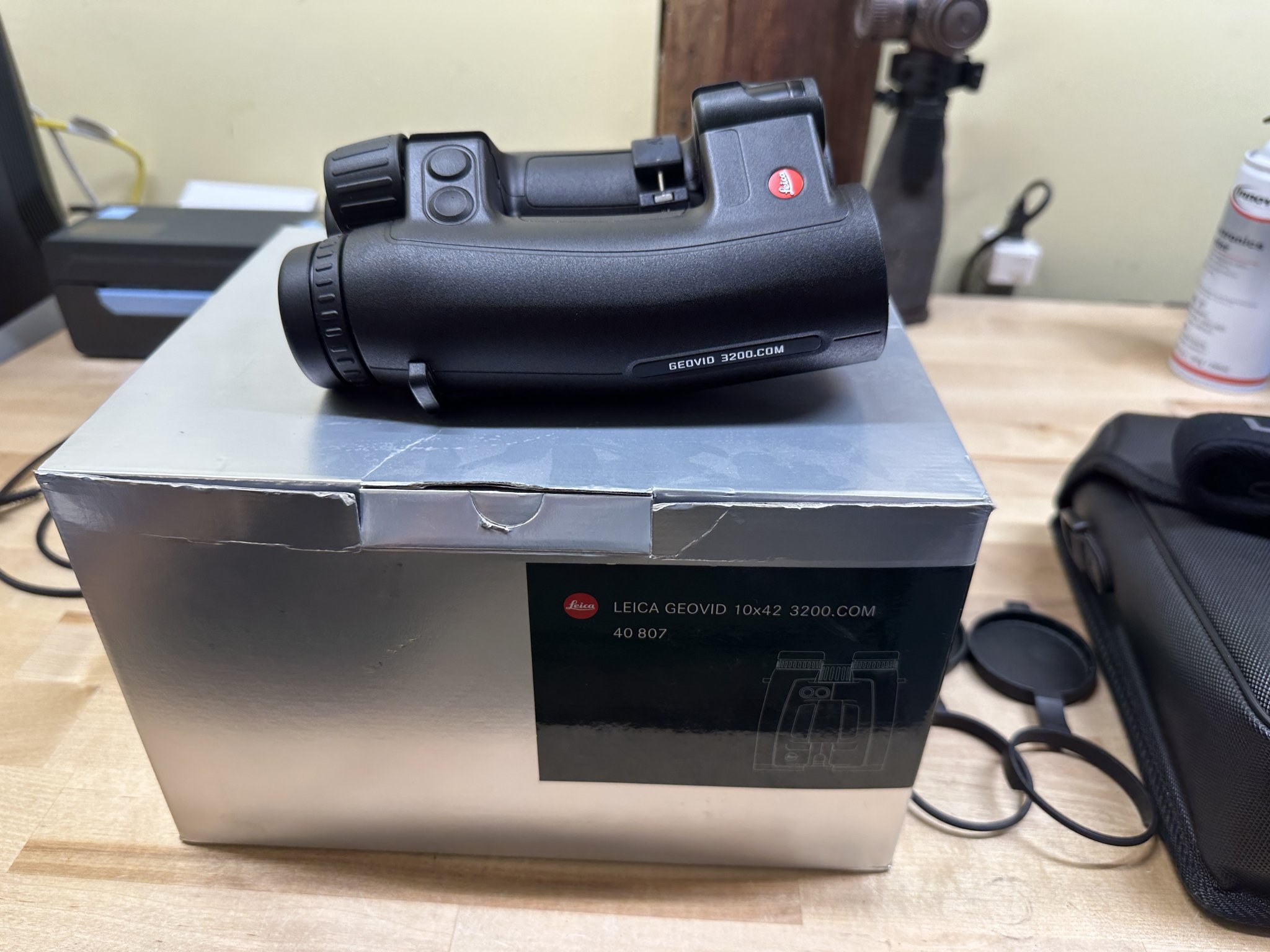 Leica Geovid 10x42 3200.COM