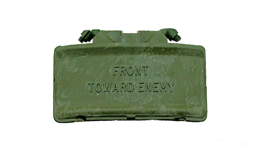 m-18a1-claymore-mine-front-toward-enemy-mark-hendrickson-3755138409.jpg