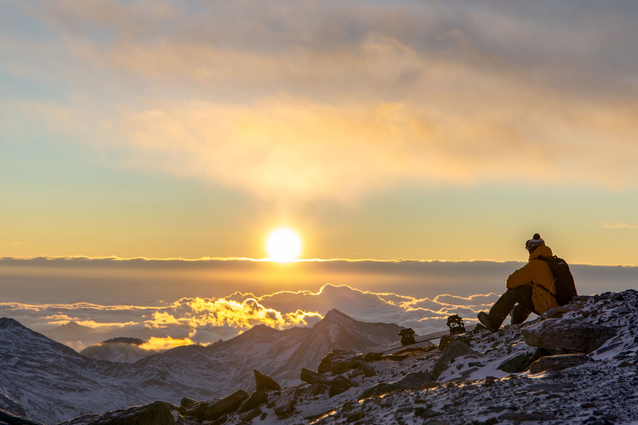 sunrise-skiing-saas-fee-3.jpeg