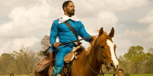 django-jamie-foxx-riding-a-horse-in-a-blue-outfit-in-django-unchained.jpg